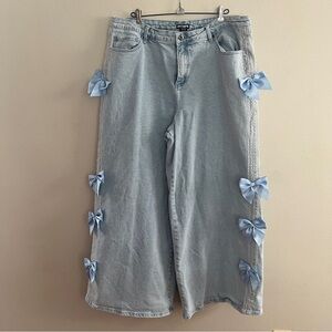 Hot Topic Wide Leg Denim, Light Wash, Bows, Size 18